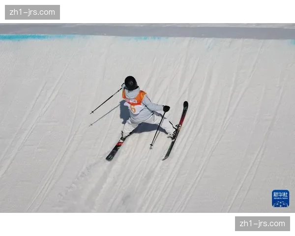 跳台滑雪女子大跳台战术 起飞角度与落地稳定性技术